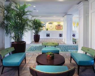 Memorial Day Week Sleep 4 +includes 4 Atlantis Wrist Band - Nassau - Lobby