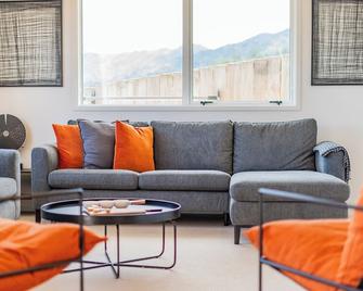 Greenhills Charmer - Coromandel Town Holiday Home - Coromandel - Living room