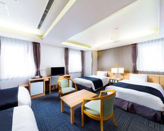 SureStay Plus Hotel by Best Western Shin-Osaka - Osaka - Bedroom