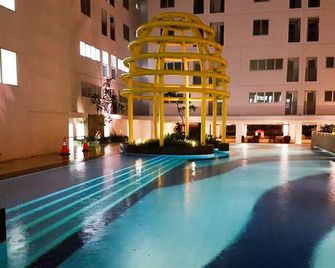 Modern Studio Bassura City Apartment - Yakarta - Piscina
