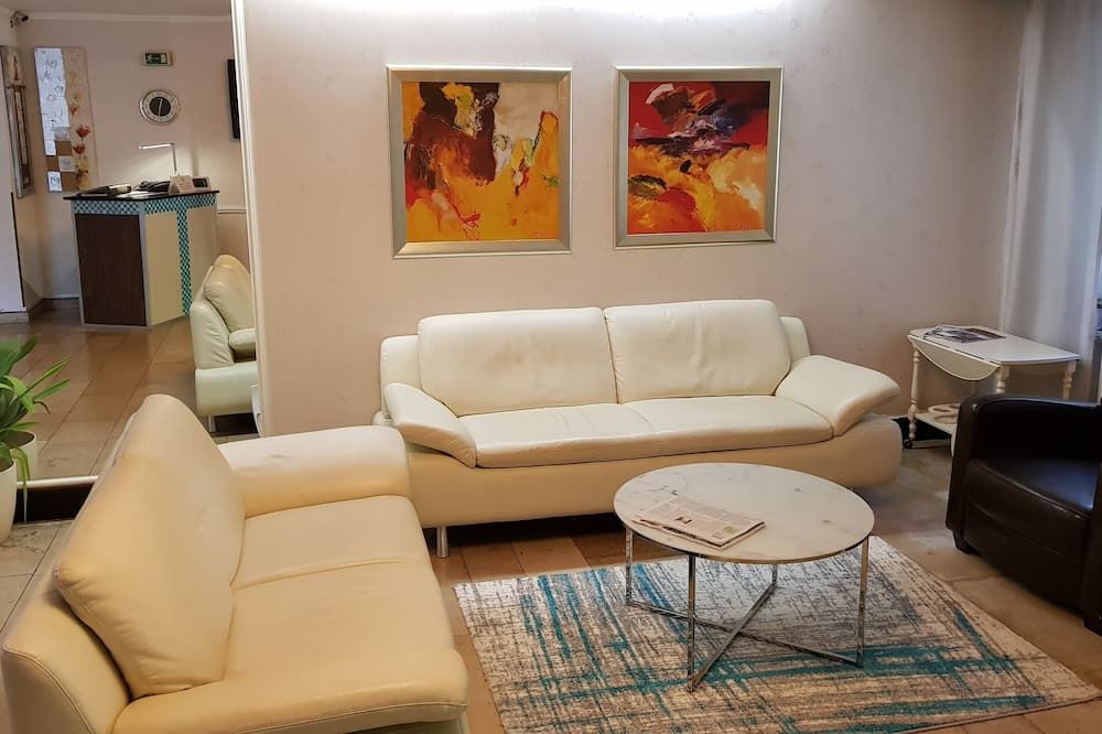 Wald-Hotel - Troisdorf - Wohnzimmer