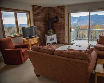 Sunny Condo w/ Outlet Shops, Expansive Mountain, Valley Views Near North Conway - Intervale - Living room