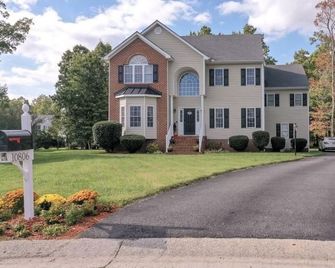 Private bedroom and bath! - Midlothian - Building