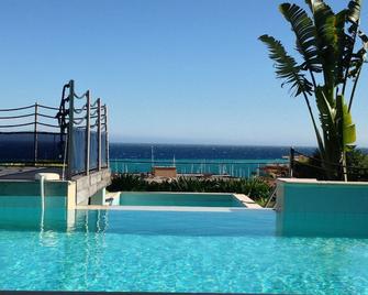 Lovely Apartment, Private Garden, Pool, Panoramic Mediterranean Views - Menton - Pool