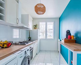 Appart moderne tout confort La Clef d'Élancourt - Élancourt - Cuisine