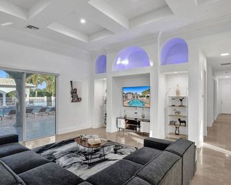 7000sf Mansion/Gameroom/Theater/Heated Pool - Davie - Living room