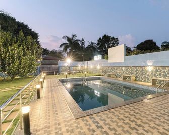 Treebo Sns Grand Inn With Swimming Pool - Yelagiri - Pool