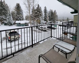 Banff Gate- Private Entrance 2-Level Townhouse - Harvie Heights - Balcony