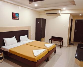 Hotel Diamond Kumbakonam - Kumbakonam - Bedroom