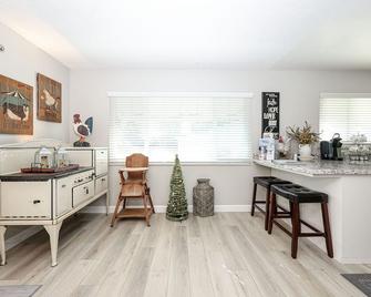 Gateway to Yosemite, Mins to UC Merced, Beautiful 3 Bedroom, 2 Bath home. - Merced - Cuisine