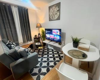 Dreamy Delight - Southampton - Living room