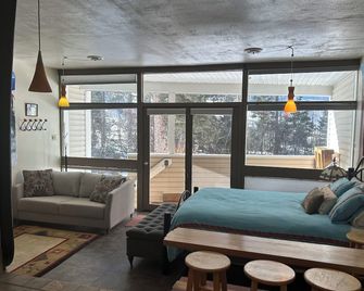In The Heart Of TSV few minute walk to base area and chairlift, hottub, parking - Taos Ski Valley - Bedroom