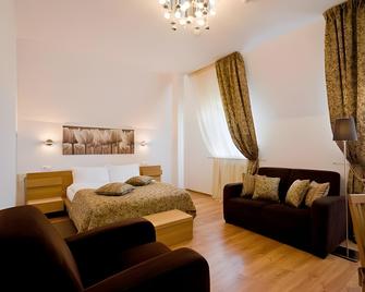 إنترماس هوتل - كالوغا - غرفة نوم