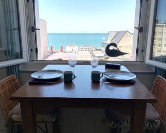 L'horizon Vue Mer Et Falaises - Fécamp - Ruokailuhuone