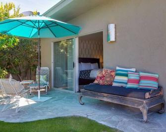 Holy Toledo - Palm Springs - Patio