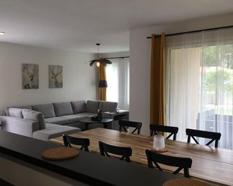 New villa, quiet area near the lake and close to Mimizan beach, Classified 3. - Gastes - Comedor