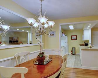 Ocean Walk | Pet Friendly | Heated Pool | Walk to Village | Gym - Saint Simons - Dining room