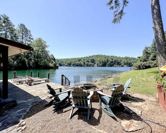 On The Lake - Main House - Lakemont - Patio