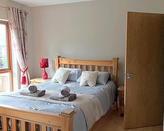Immaculate 3-bed House With Private Secure Garden - Westport - Chambre
