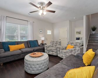 Maryland St. House 4 Bedroom near Missouri State University & Mercy Hospital. - Springfield - Salon