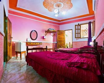Dona Antonia and Friends Rooms - Trinidad - Habitación