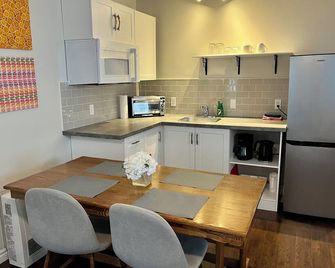 Spectacular city & water view 1 bedroom apt with huge deck - Sault Ste Marie - Kitchen