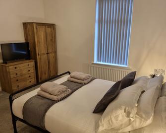 Spacious and Modern Town House close to The Lake District - Barrow-in-Furness - Bedroom