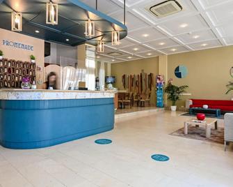 Amadei Hotel Promenade - Pesaro - Front desk