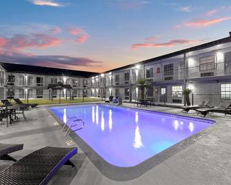 Days Inn By Wyndham San Antonio Near Lackland Afb - San Antonio - Pool