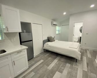 Newly renovated studio close to the beach - Hollywood - Bedroom