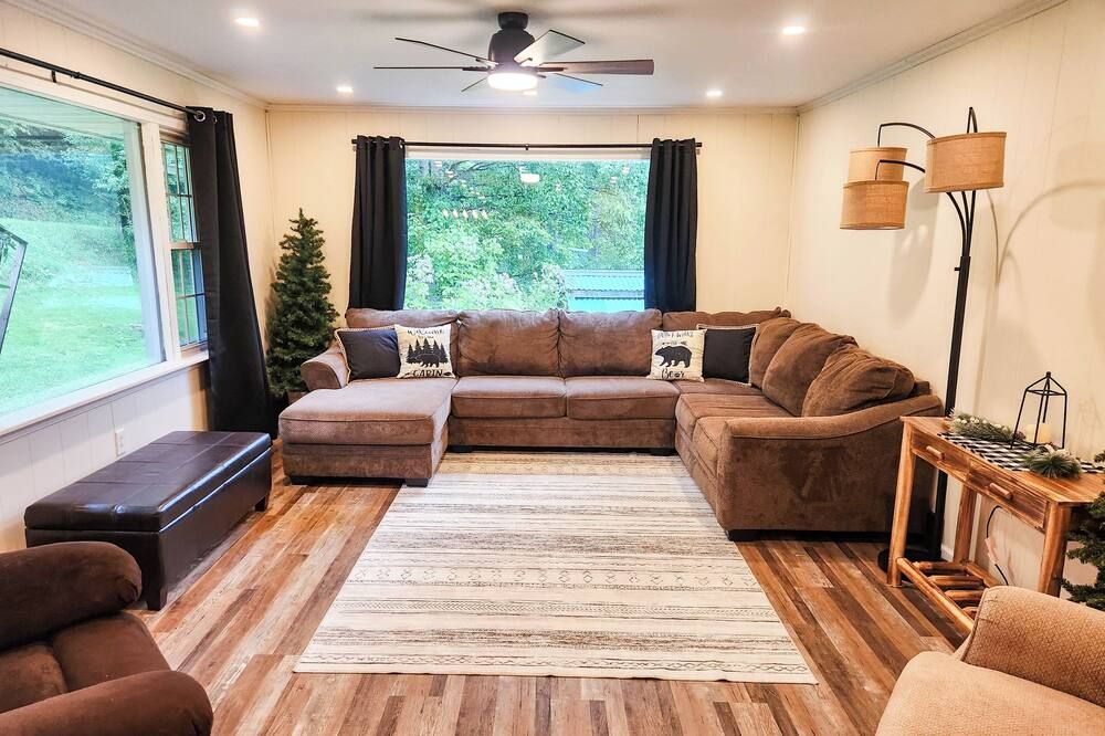 Newly Renovated- Rustic Cabin with Modern Amenities in Penfield -Near Elk County