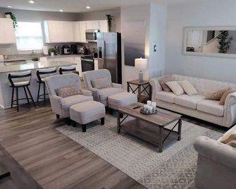 Nice! New home near VSU x Fort Lee Military Base mins to DT Richmond VA - Petersburg - Huiskamer