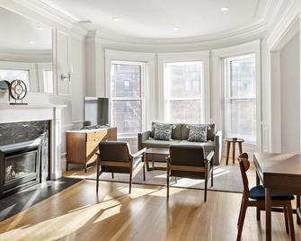 Charlesgate Suites - Boston - Living room