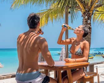 Paradise Beach Hotel - Coxen Hole