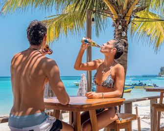 Paradise Beach Hotel - Coxen Hole