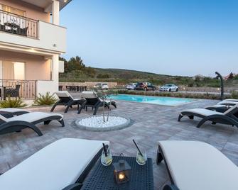 Villa Maris Punat - Punat - Piscina