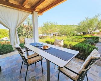 Holiday Home Katenas by Interhome - Bilice - Innenhof