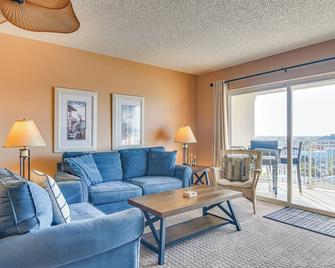 Waterfront Condo with Patio and Pool on Madeira Beach! - Madeira Beach