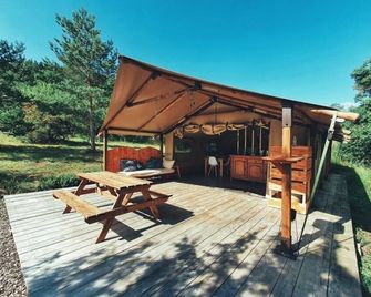 Camping des vignes - Engraviès - Patio