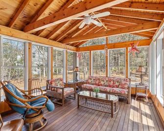 Lovely House 5 Min to Beach with Deck Grill and Garage - Eastham - Olohuone