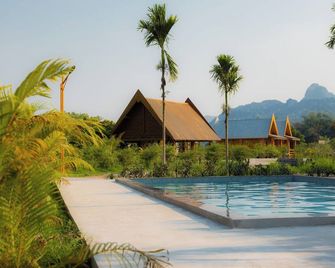 Vang Vieng Romantic Resort - Vang Vieng - Pool