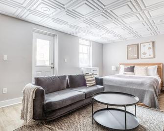 Dapper Back Bay Studio, Steps from Newbury St. w/ patio by Blueground - Boston - Bedroom