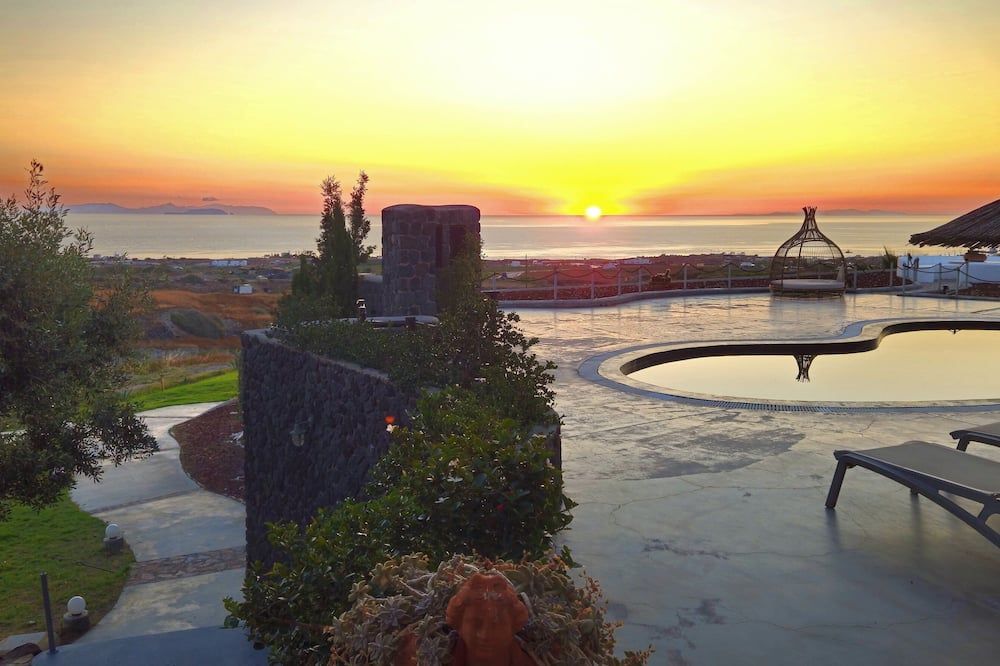 Thea Luxury Resort - Thera