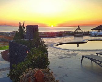 Thea Luxury Resort - Thera