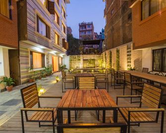 بوتالا جيست هاوس - كاثماندو - شرفة مرصوفة