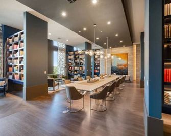 Luxurious 3 Bed/2.5 Bath Apt Near Galleria Houston - Houston - Sala de estar