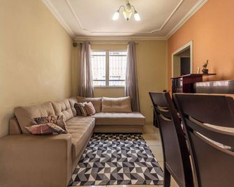 Apto com ótima localização, Wi-Fi e garagem - Belo Horizonte - Living room