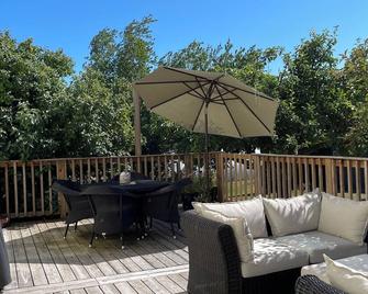 Comfortable1 bedroom suite located in Cowichan Valley close to various wineries. - Cobble Hill - Balcony