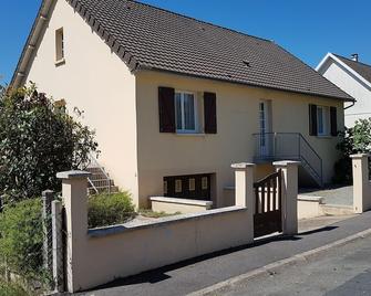 furnished apartment with all mod cons in a detached house with a garden - Bagnoles-de-l'Orne-Normandie - Edificio