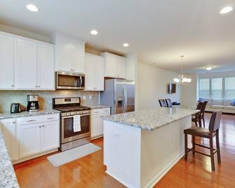 Delightful Pet Friendly Home In Great Location! townhouse - Holly Springs - Cocina